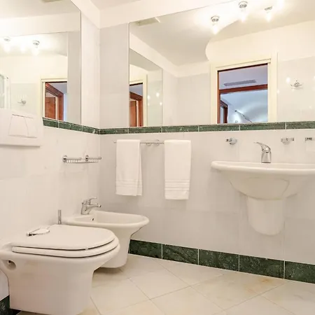 Miramare Con Ampia Piscina Riscaldata E Vista Mare 别墅