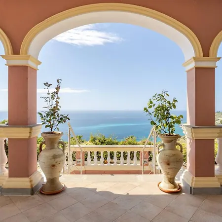 Miramare Con Ampia Piscina Riscaldata E Vista Mare Villa Ospedaletti