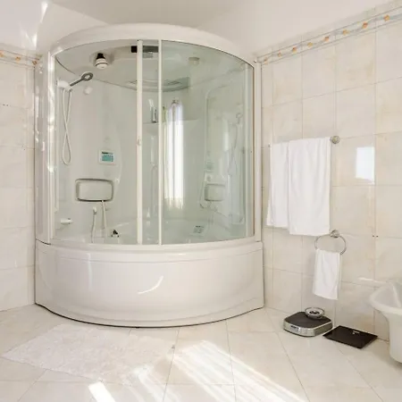 Miramare Con Ampia Piscina Riscaldata E Vista Mare *