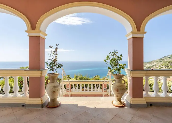 Miramare Con Ampia Piscina Riscaldata E Vista Mare Villa Ospedaletti
