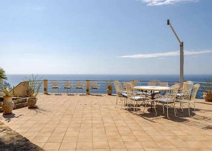 Miramare Con Ampia Piscina Riscaldata E Vista Mare Ospedaletti
